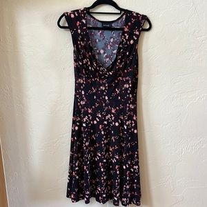 Snap floral sleeveless pullover dress size M